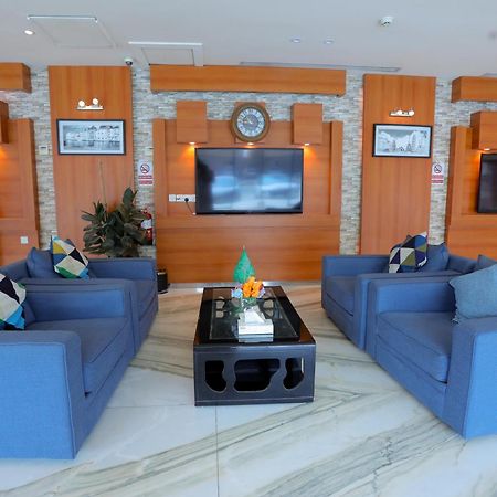 هوستا الملقا Aparthotel Рияд Екстериор снимка