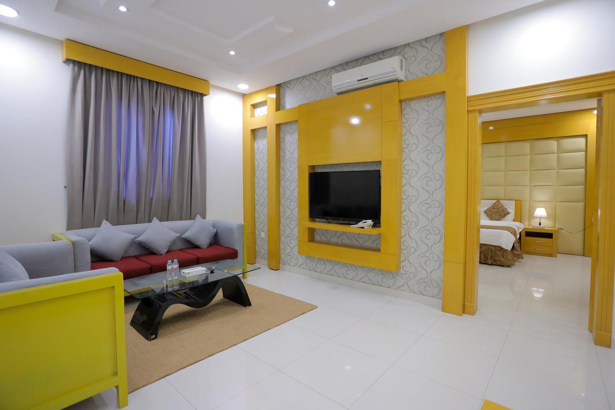 هوستا الملقا Aparthotel Рияд Екстериор снимка