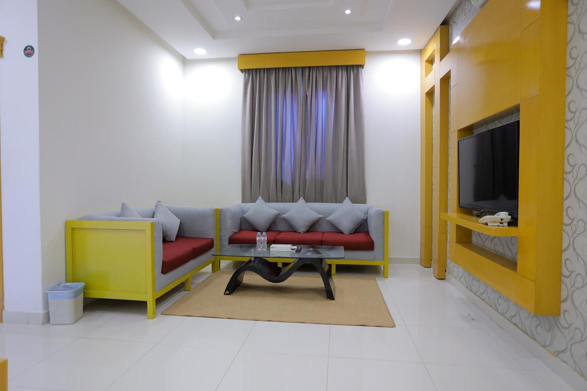 هوستا الملقا Aparthotel Рияд Екстериор снимка