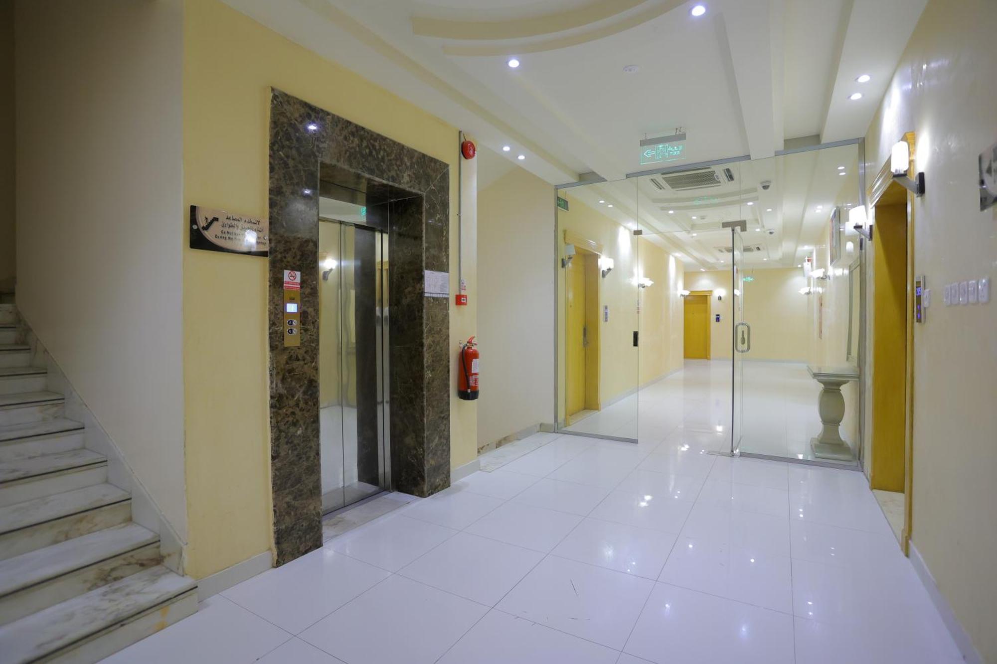 هوستا الملقا Aparthotel Рияд Екстериор снимка