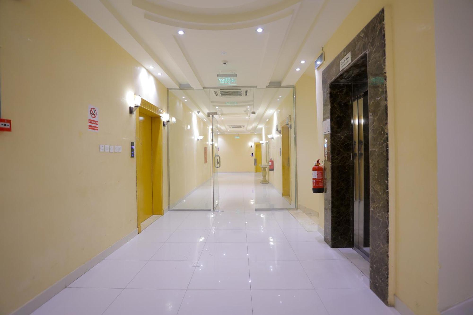 هوستا الملقا Aparthotel Рияд Екстериор снимка