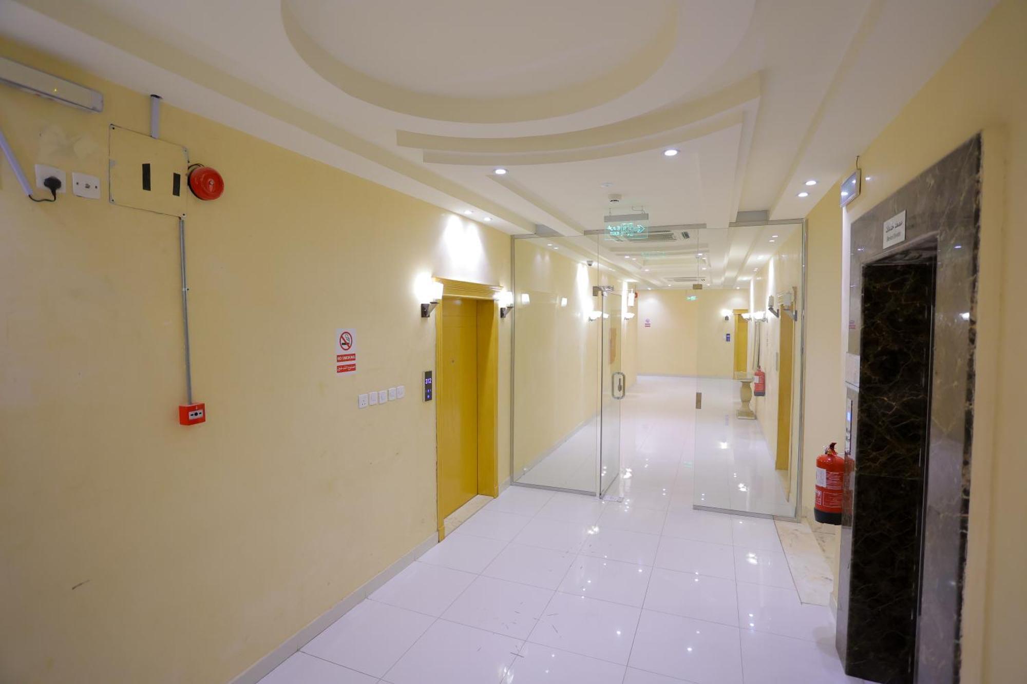 هوستا الملقا Aparthotel Рияд Екстериор снимка